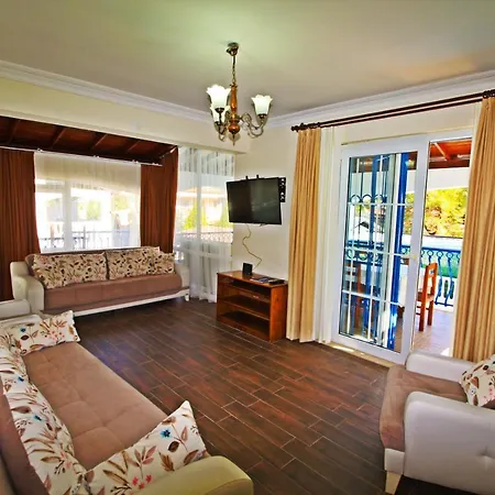 Brookland Paris, Oezel Havuzlu, * Fethiye