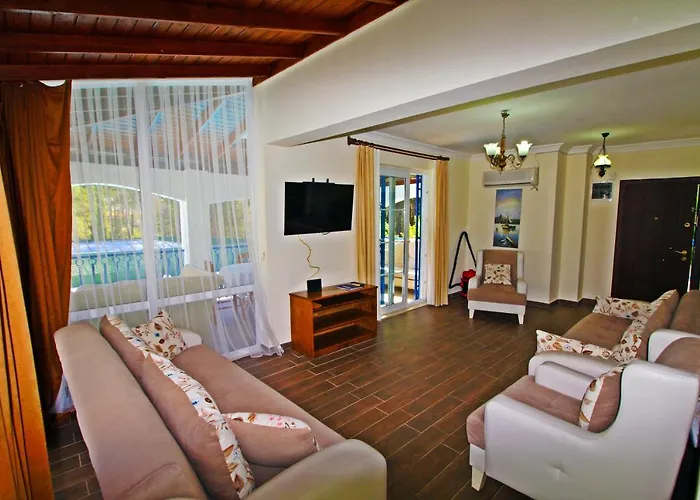 Brookland Paris, Oezel Havuzlu, フェティエ