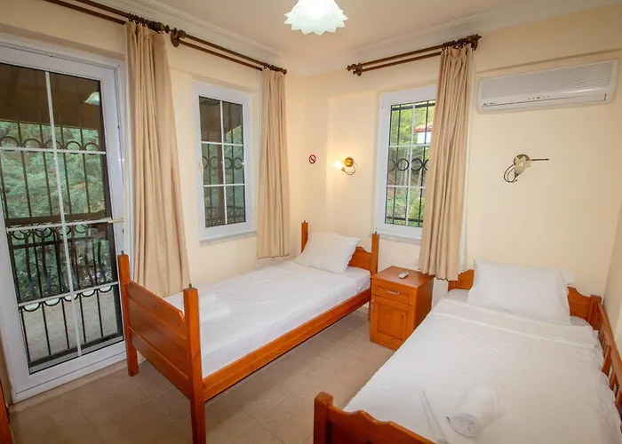 Brookland Paris, Oezel Havuzlu, Vila Fethiye