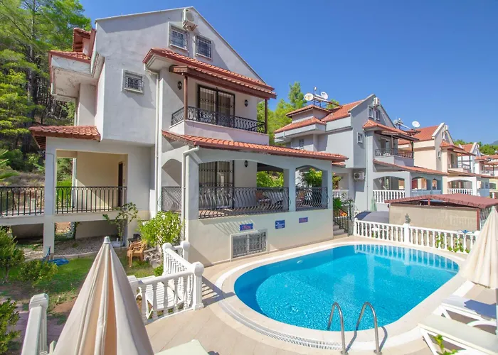 Brookland Paris, Oezel Havuzlu,