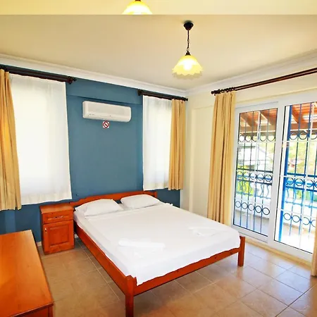 Brookland Paris, Oezel Havuzlu, * フェティエ