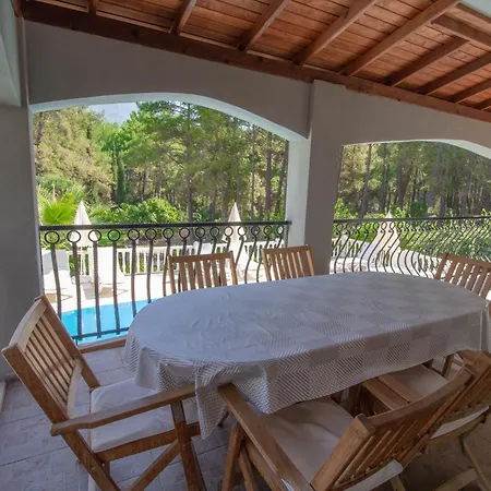 Brookland Paris, Oezel Havuzlu, * フェティエ