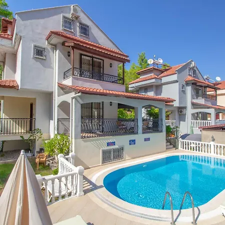 Brookland Paris, Oezel Havuzlu,