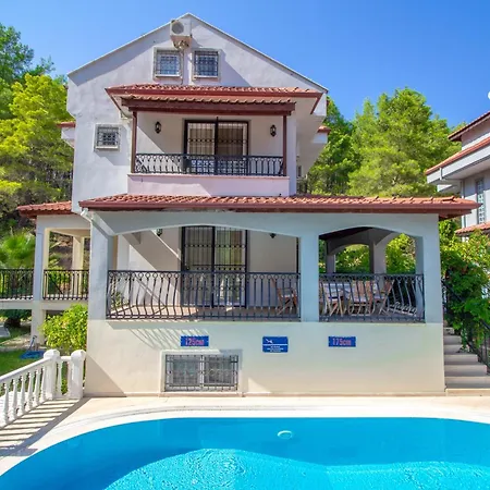 Brookland Paris, Oezel Havuzlu, ヴィラ